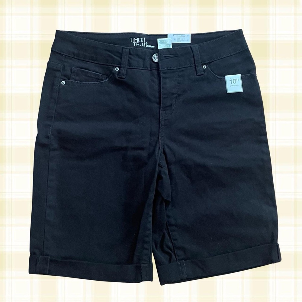 Time and Tru Women's Black Shorts